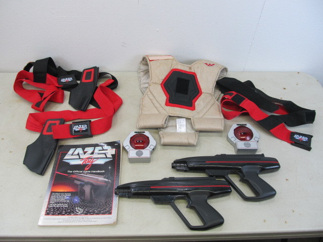 lot 70 image: Vintage 1986 LAZER TAG Set