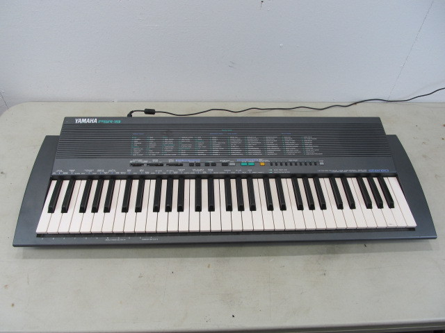 lot 78 image: Working Yamaha Electric Keyboard