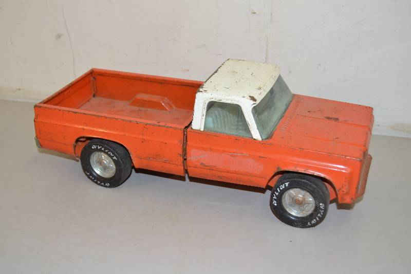 lot 129 image: Nylint Truck