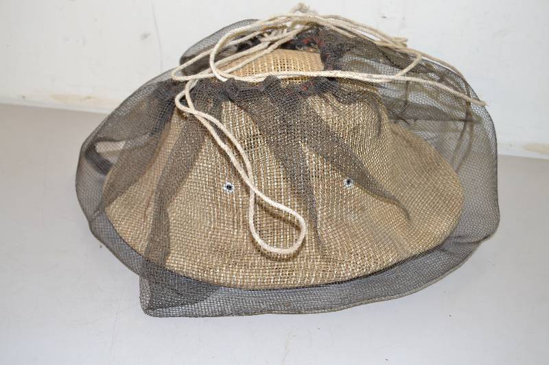 lot 138 image: Sun Helmet