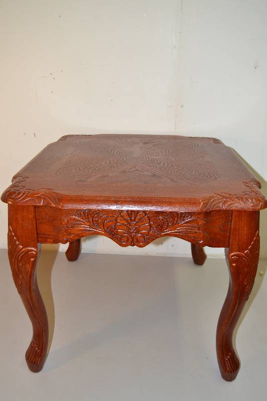 lot 140 image: End Table