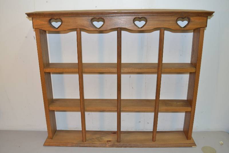 lot 142 image: Knick Knack Shelf