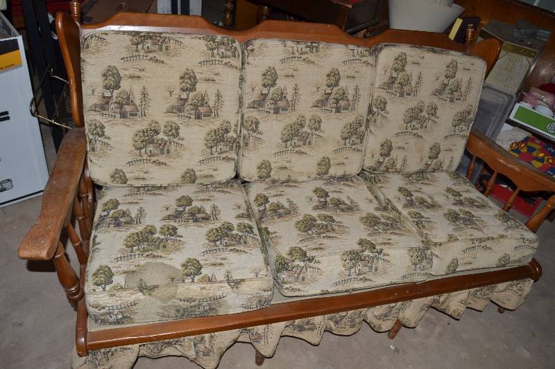 lot 143 image: Season Porch Couch