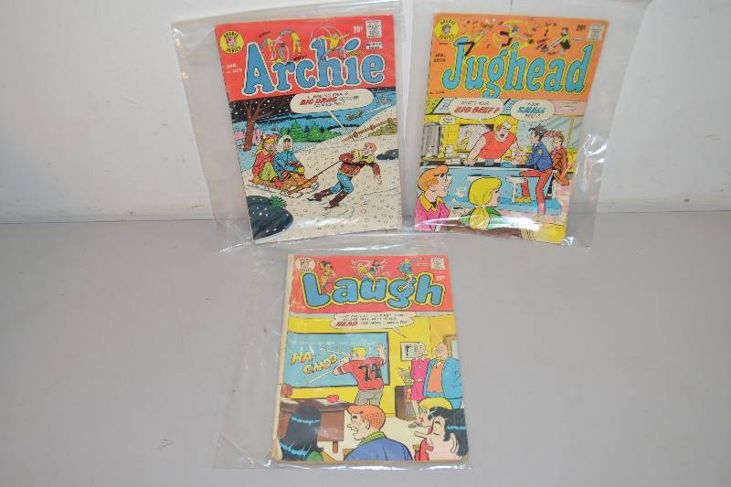 lot 8 image: Archie Comic Books