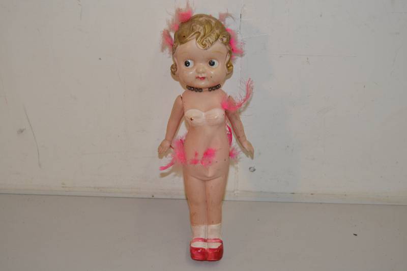 lot 17 image: Vintage Doll