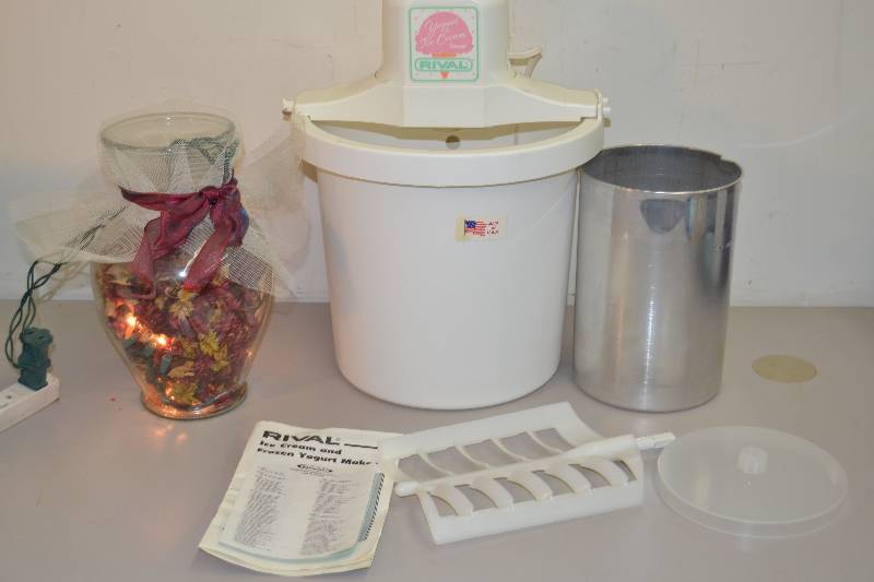 lot 18 image: Ice Cream maker
