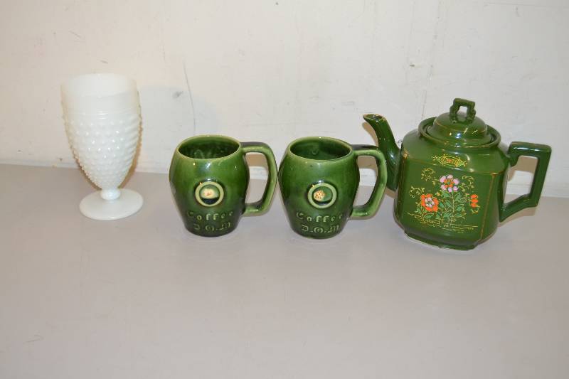 lot 20 image: Hobnail, Teapot, Mugs