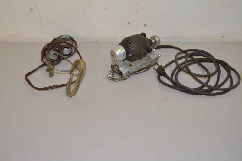 lot 23 image: Vintage Stim-U-Lax Hand Massager