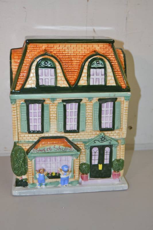lot 24 image: Sherwood Cookie Jar