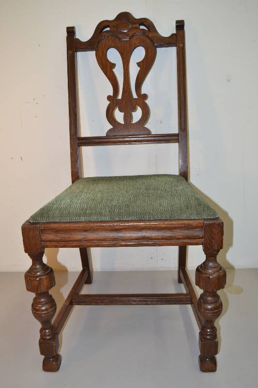 lot 30 image: Vintage Chair