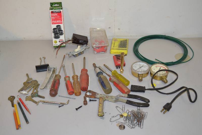 lot 36 image: Hand Tools and Gages
