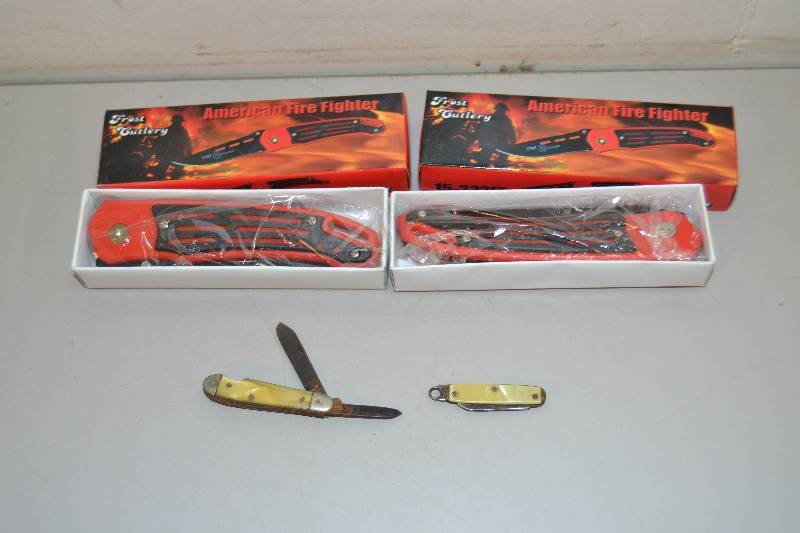 lot 38 image: Knives