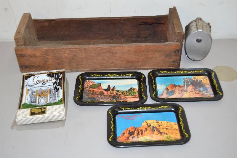 lot 39 image: Cheese Box, Trays