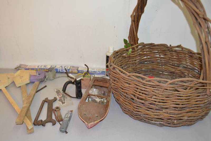 lot 48 image: Home Items