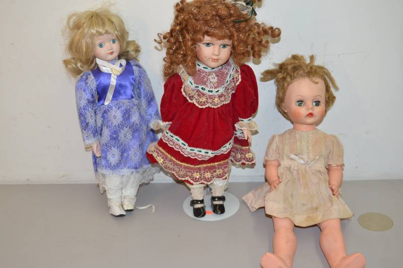 lot 52 image: Vintage Dolls