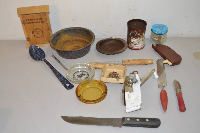 lot 66 image: Vintage Kitchen Items