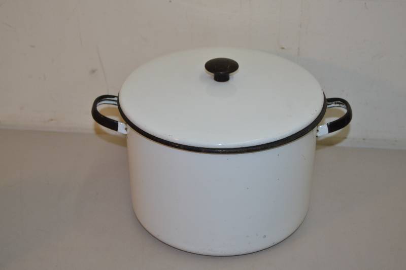 lot 83 image: Enamelware stock Pot