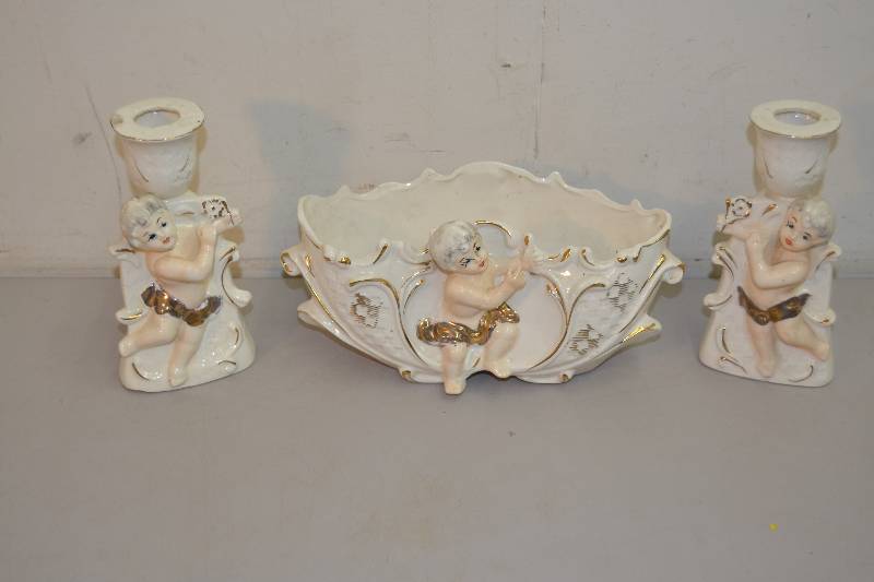 lot 93 image: Vintage Home Decor