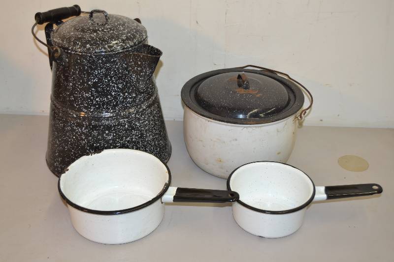 lot 94 image: Enamelware