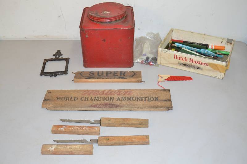 lot 95 image: Vintage Items
