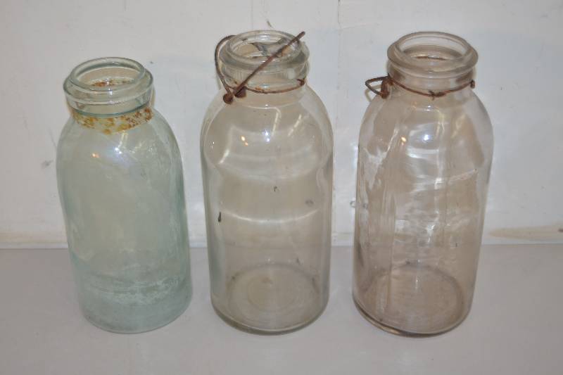 lot 97 image: Vintage Jars