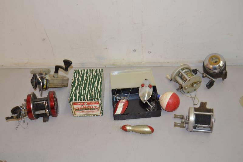 lot 102 image: Vintage Fishing Items