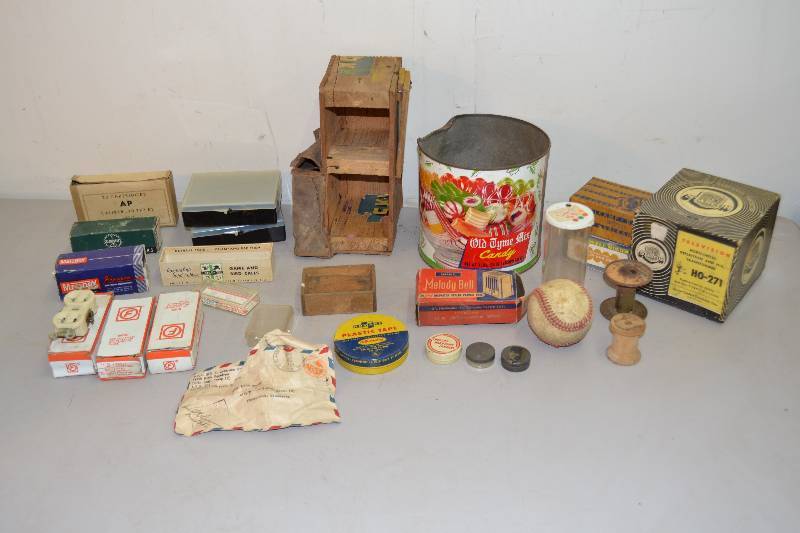 lot 109 image: Vintage Items