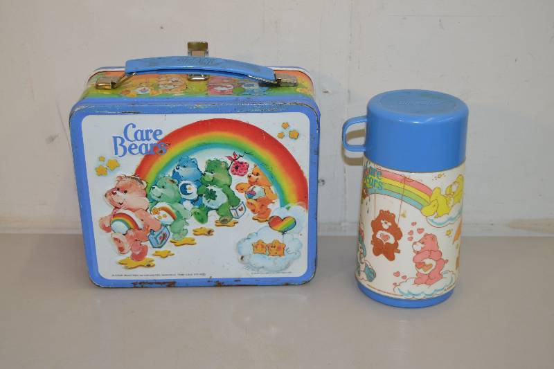 lot 115 image: Vintage Care Bears Lunch Box