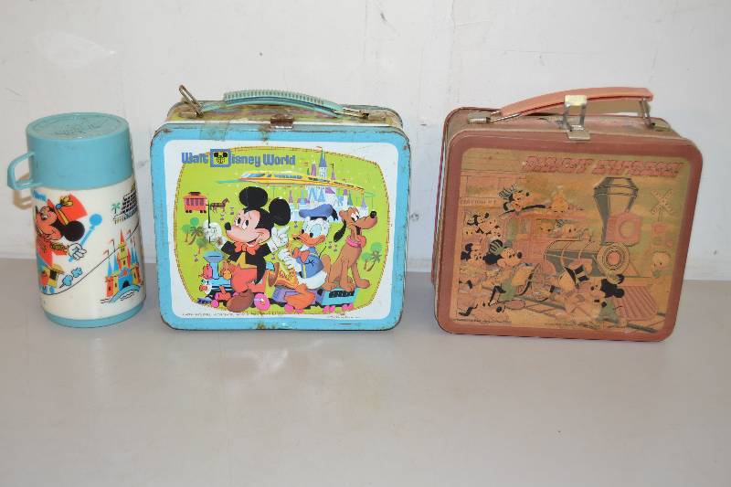 lot 117 image: Vintage Disney Lunch Boxes