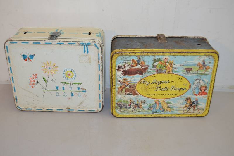 lot 118 image: Vintage Metal Lunch Boxes
