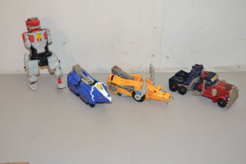 lot 119 image: Transformer Toys