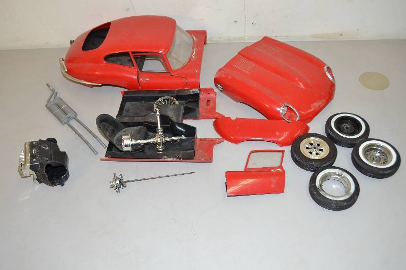 lot 121 image: Model Car Pieces