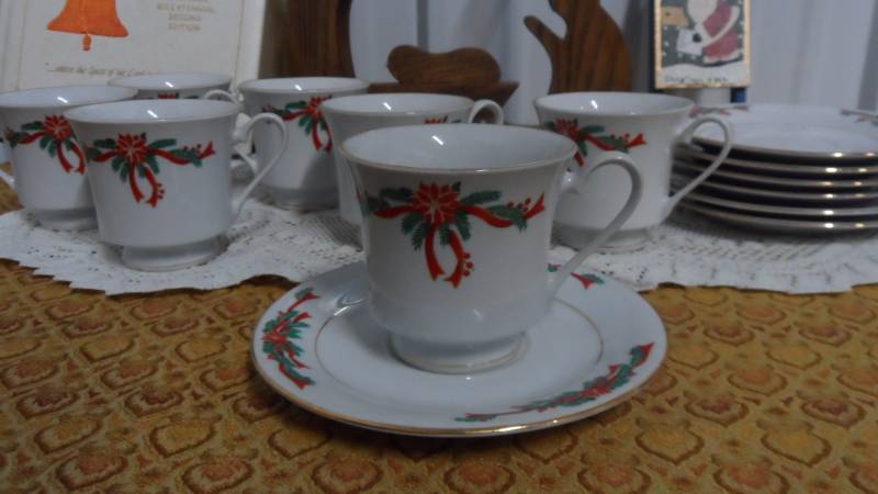 Holiday Dcor and CupSaucer Set