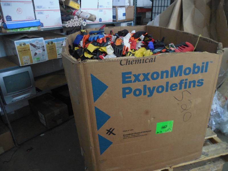 lot 61 image: PALLET LOT OF GLOVES - RE SELLERS CHECK THIS OUT