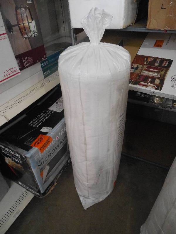 lot 63 image: 8 HOTEL MATTRESS TWIN
