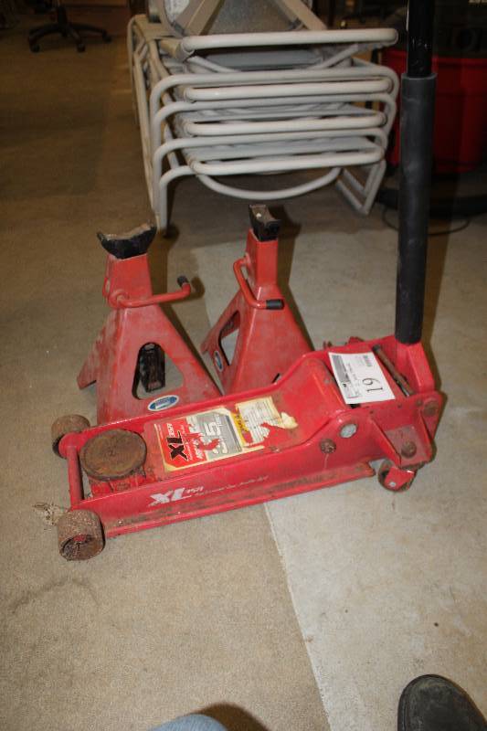 lot 19 image: Lot of (3) Tools Includes 2) Jack Stands AND 1) 3.5-Ton Hydraulic Floor Jack
