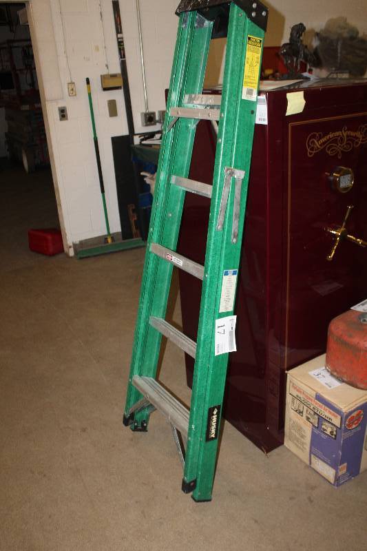 lot 17 image: Husky 6ft. 225lbs. Ladder