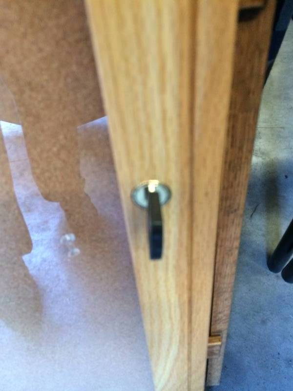 lot 28 image: Retails New $400 1 Door Oak Woodframe Locking Enclosed Message Center Pictures Bulletin Board Corkboard With Shatter-proof Acrylic & Key - Excellent Condition