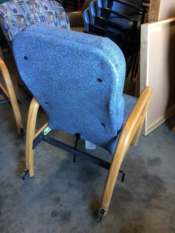 lot 33 image: Hill Rom Orthapedic Health Care Seating Medical Nursing Home TV Entertainment Center Mobile Lounge Chair With Boltaflex Protectant Vinyl & Oak Accents - Nice Condition