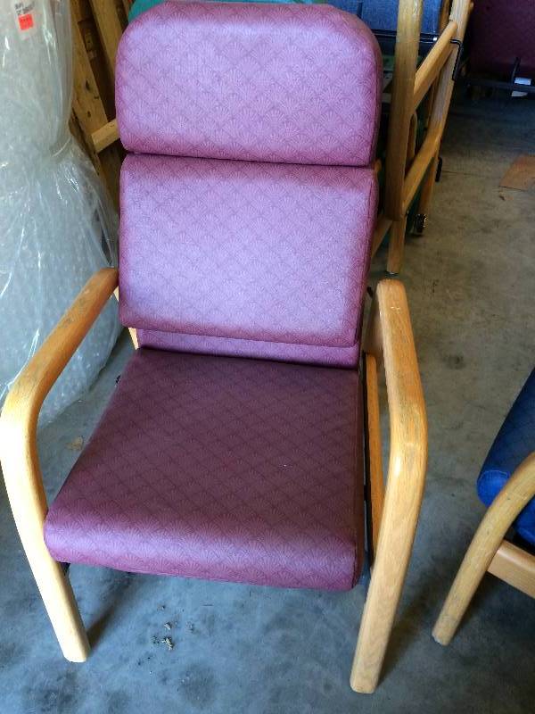lot 37 image: Hill Rom Orthapedic Health Care Seating Medical Nursing Home TV Entertainment Center Mobile Lounge Chair With Boltaflex Protectant Vinyl & Oak Accents - Nice Condition