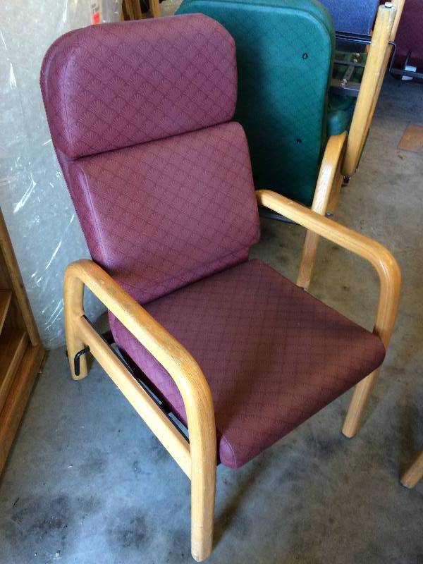 lot 39 image: Hill Rom Orthapedic Health Care Seating Medical Nursing Home TV Entertainment Center Mobile Lounge Chair With Boltaflex Protectant Vinyl & Oak Accents - Nice Condition