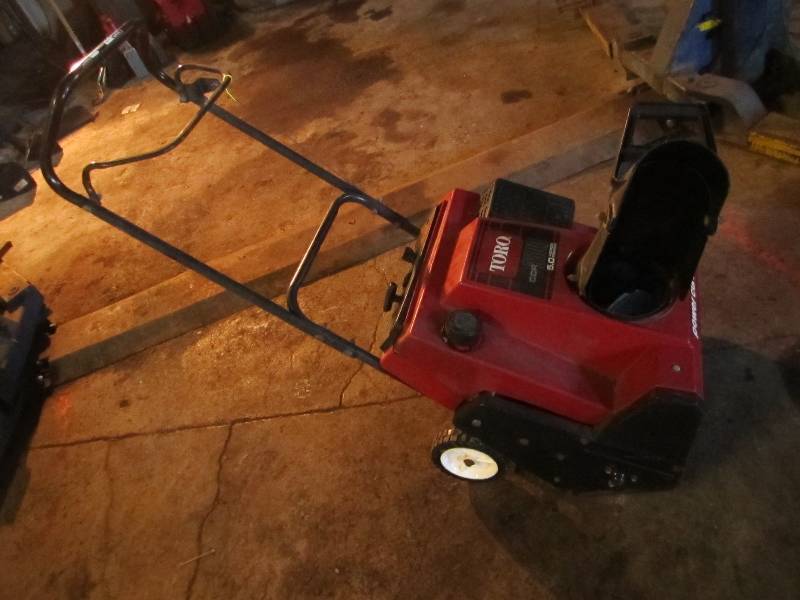 Toro CCR 2500 5.0 horsepower snowbl...