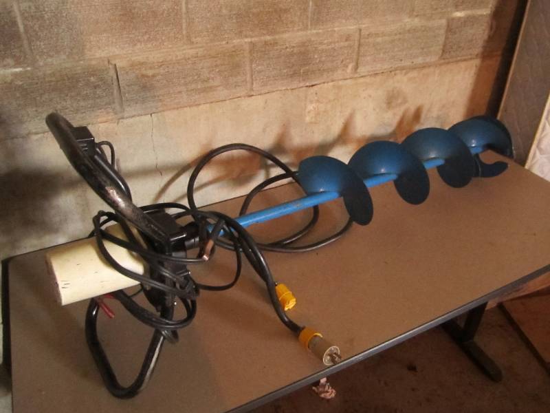 Ice auger, works good, new blades, ...