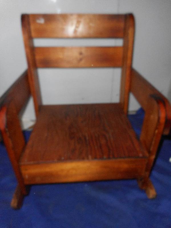 VINTAGE SOLID WOOD CHILD ROCKING CHAIR