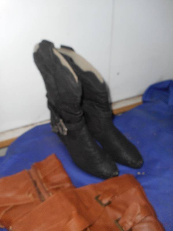SZ 6 AND SZ 7.5 BOOTS