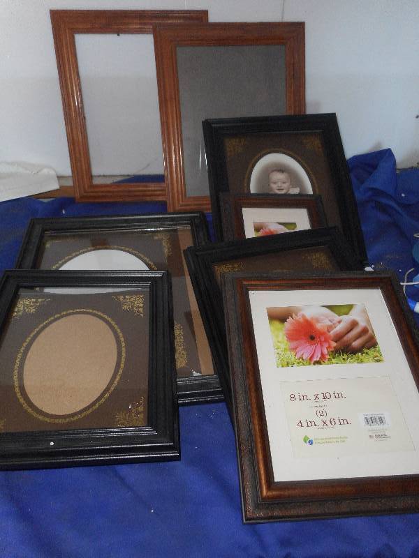 MULTIPLE PICTURE FRAMES