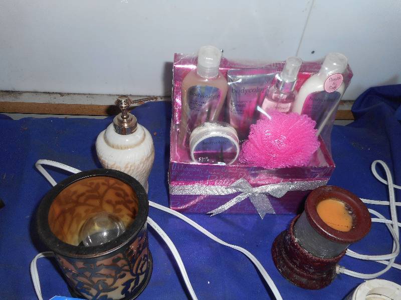 BATHROOM SUPPLIES