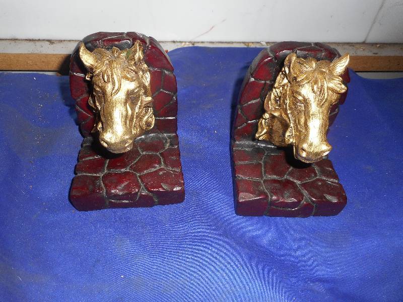 HORSE BOOK ENDS