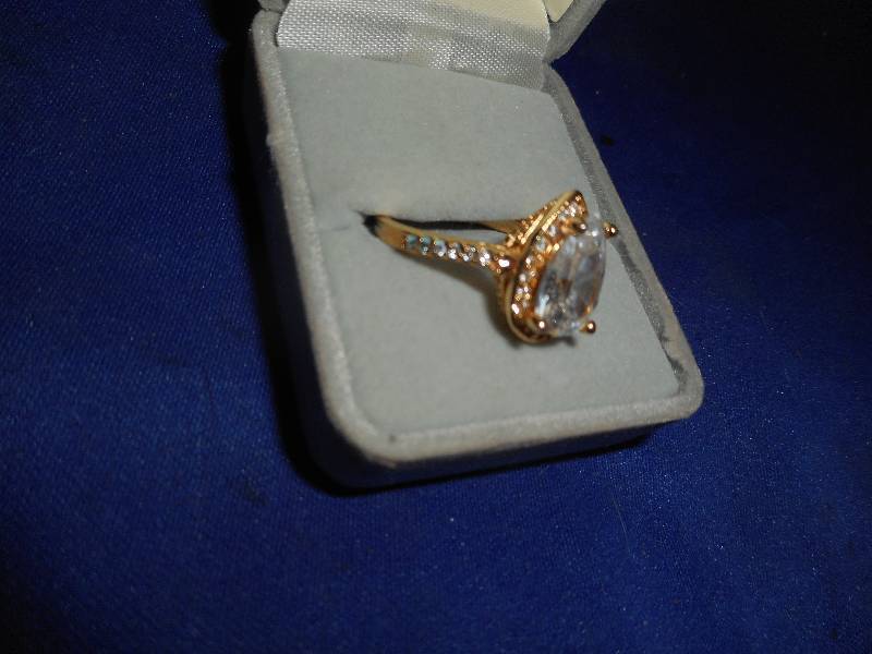 SZ 7 12 GOLD AND DIAMOND RING