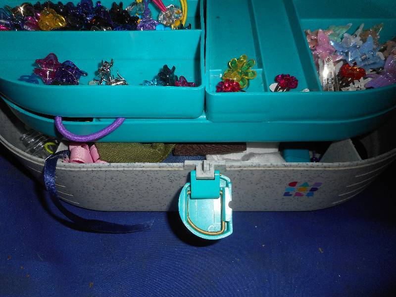 CARRY CASE FULL OF HAIR CARE ITEMS